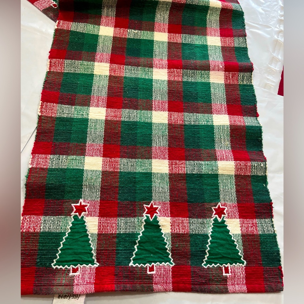Red Green Long Table Runner Martha Stewart Winter Jubilee  14" x 70" 2002 Cotton